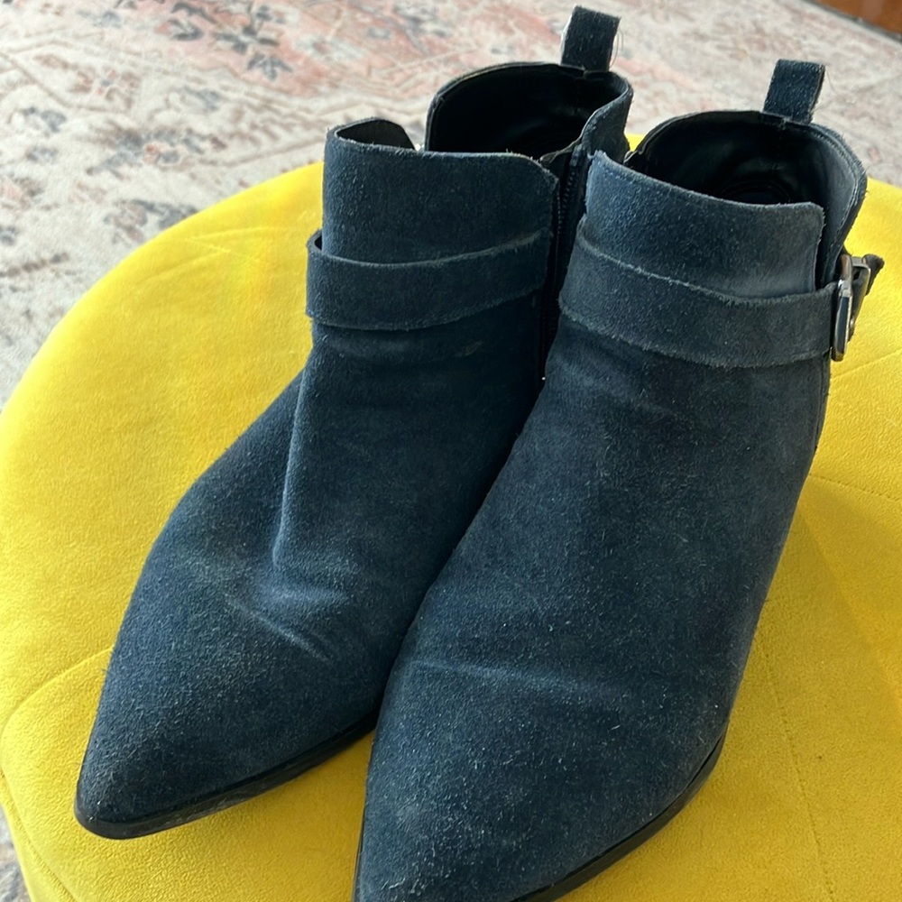 Size 10 
Blue suede bootie